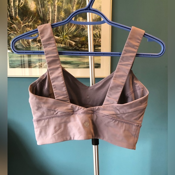 Lululemon bra top size 6 new condition nice purple colour - Picture 2 of 2